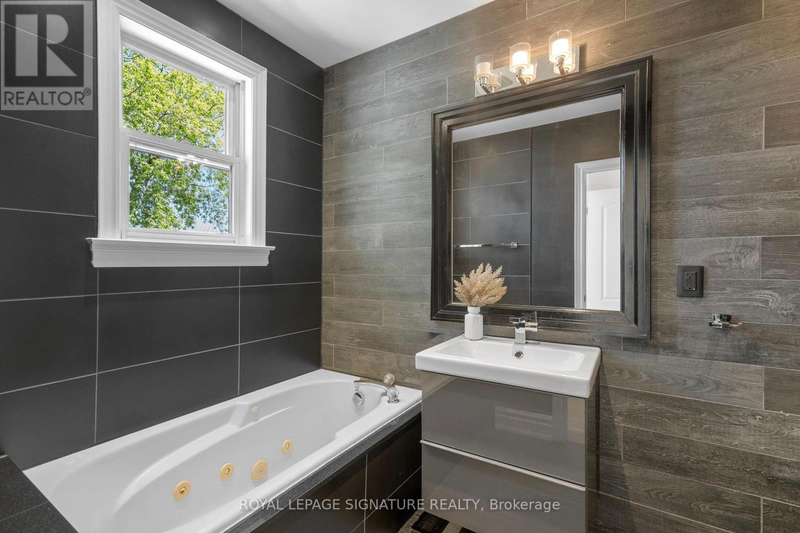 15 Boulton Avenue, Toronto, Ontario  M4M 2J4 - Photo 38 - E12184965