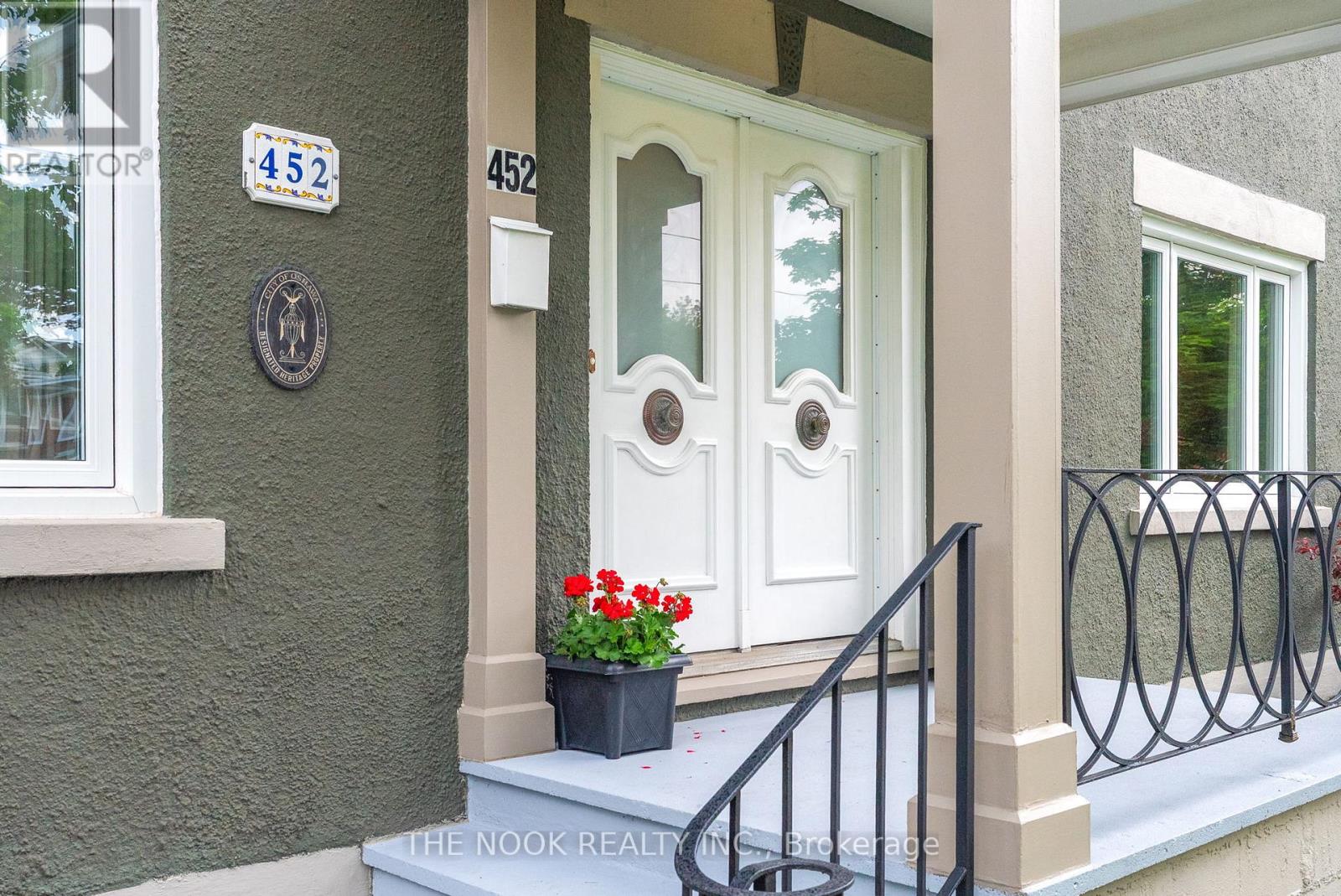 Property at 452 SIMCOE STREET N image 2