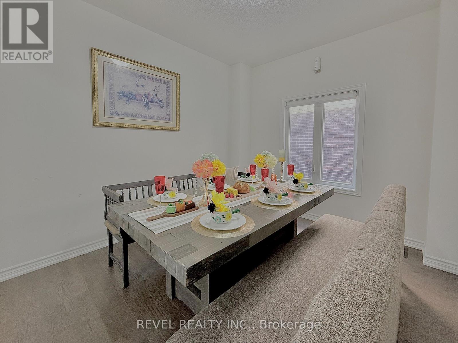 8 Valleo Street, Georgina, Ontario  L4P 1J5 - Photo 17 - N12184983