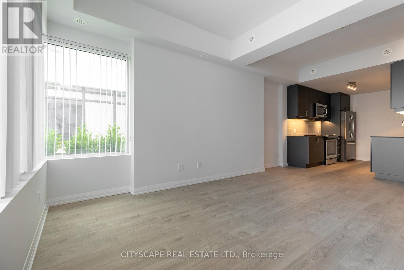 Th07 - 1010 Portage Parkway, Vaughan, Ontario  L4K 0K3 - Photo 3 - N12184992