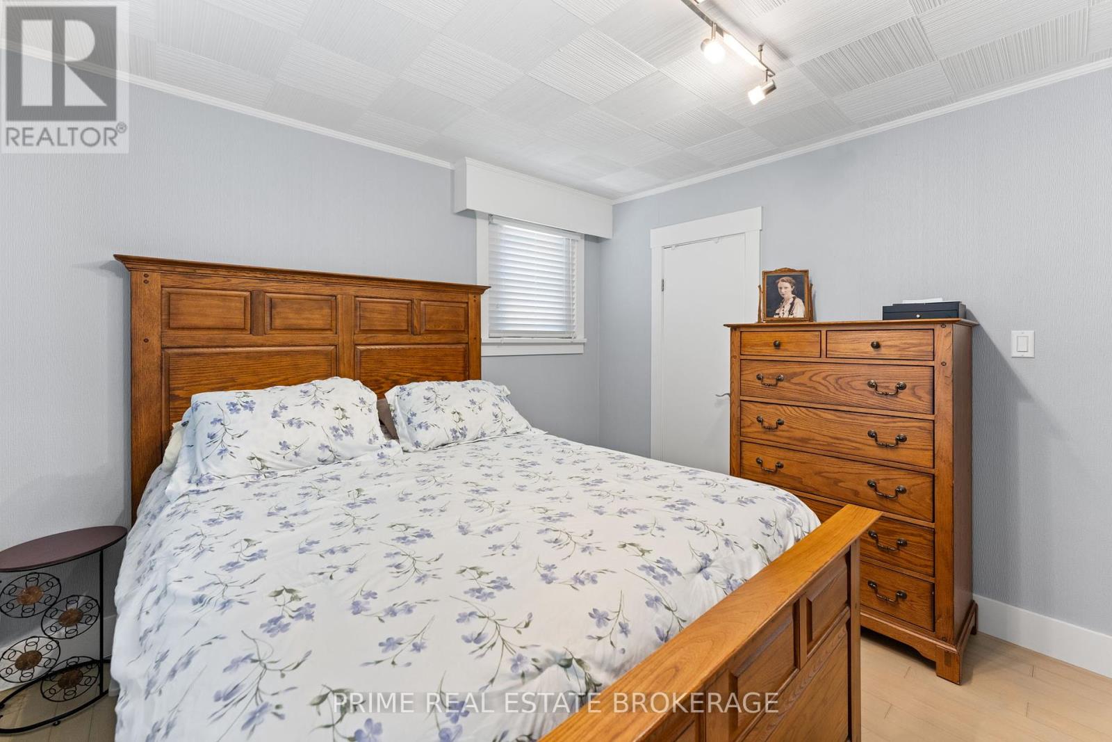 34 Ontario Street S, Lambton Shores (Grand Bend), Ontario  N0M 1T0 - Photo 16 - X12185108