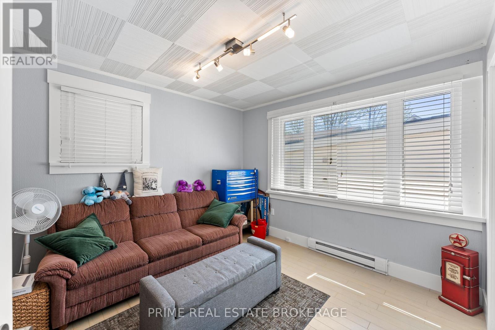 34 Ontario Street S, Lambton Shores (Grand Bend), Ontario  N0M 1T0 - Photo 17 - X12185108