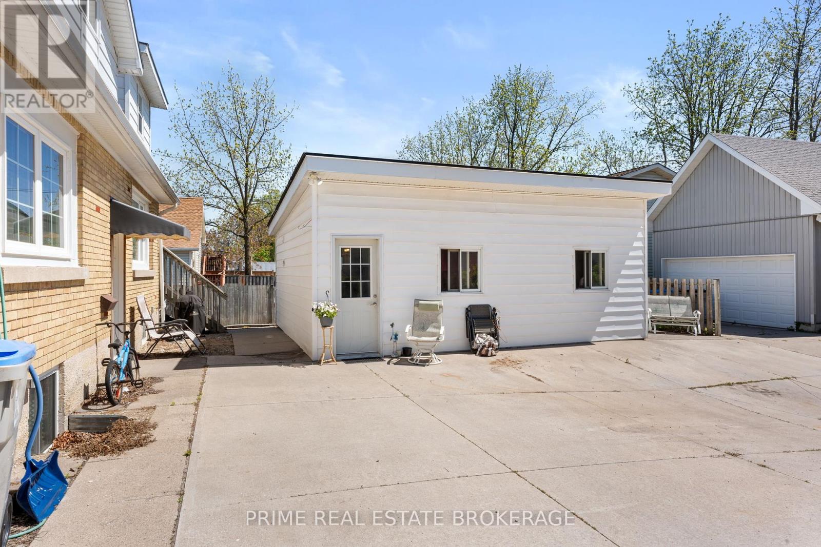 34 Ontario Street S, Lambton Shores (Grand Bend), Ontario  N0M 1T0 - Photo 2 - X12185108