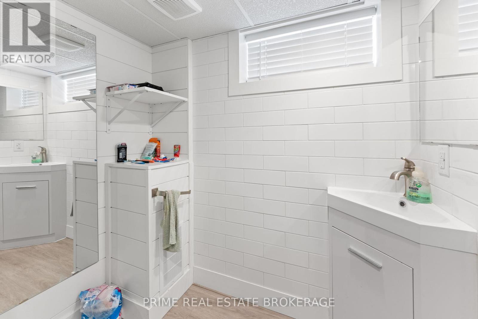 34 Ontario Street S, Lambton Shores (Grand Bend), Ontario  N0M 1T0 - Photo 26 - X12185108