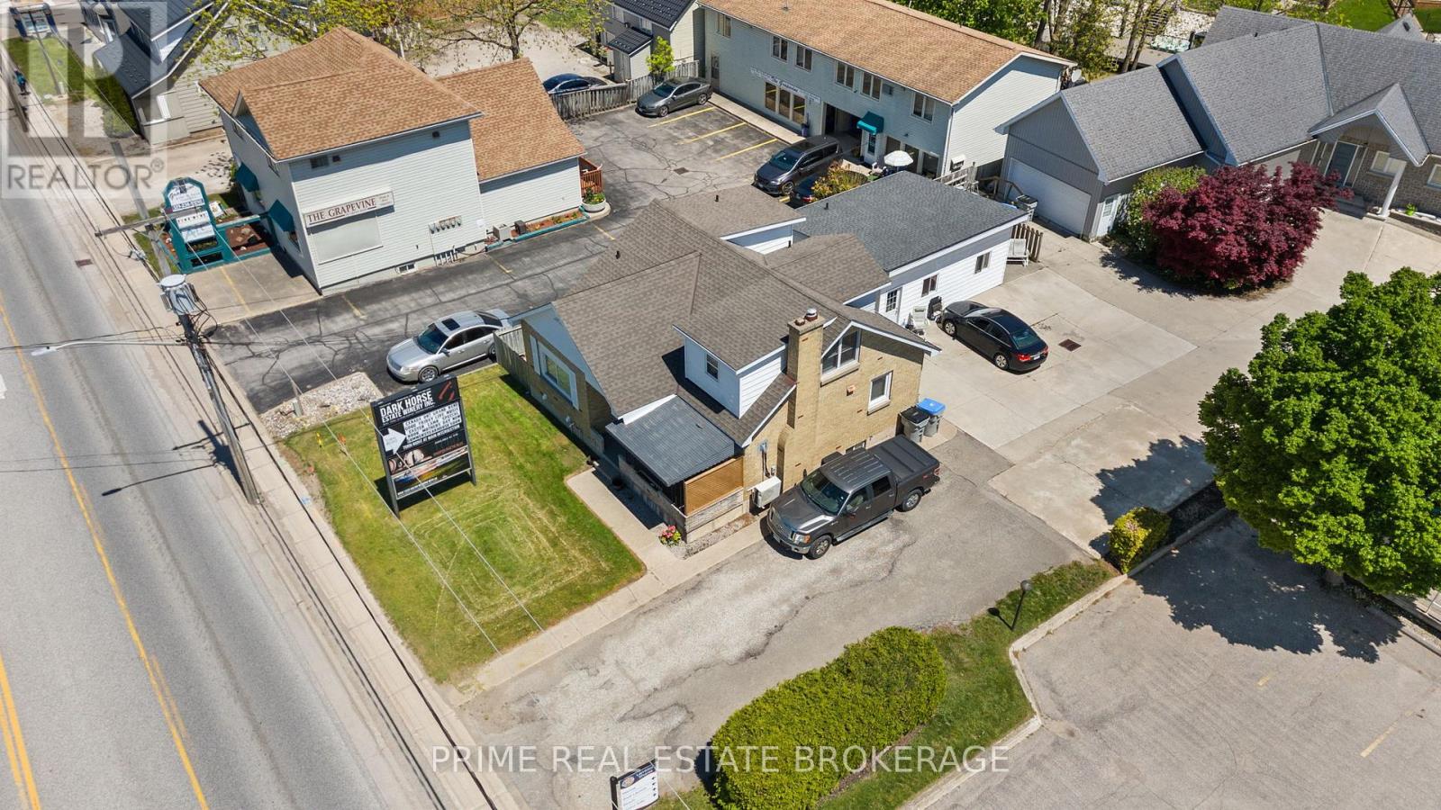 34 Ontario Street S, Lambton Shores (Grand Bend), Ontario  N0M 1T0 - Photo 3 - X12185108