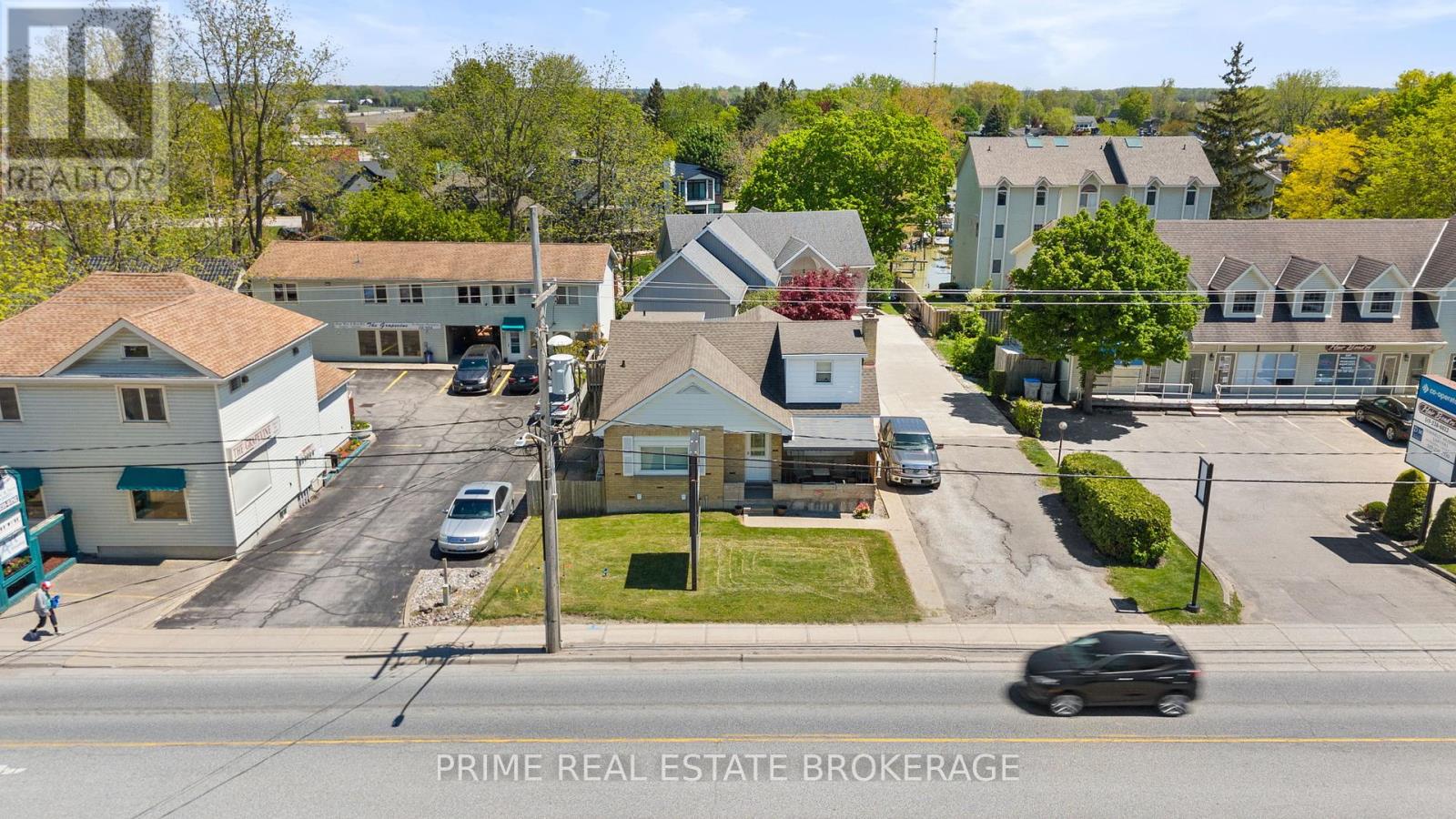 34 Ontario Street S, Lambton Shores (Grand Bend), Ontario  N0M 1T0 - Photo 4 - X12185108