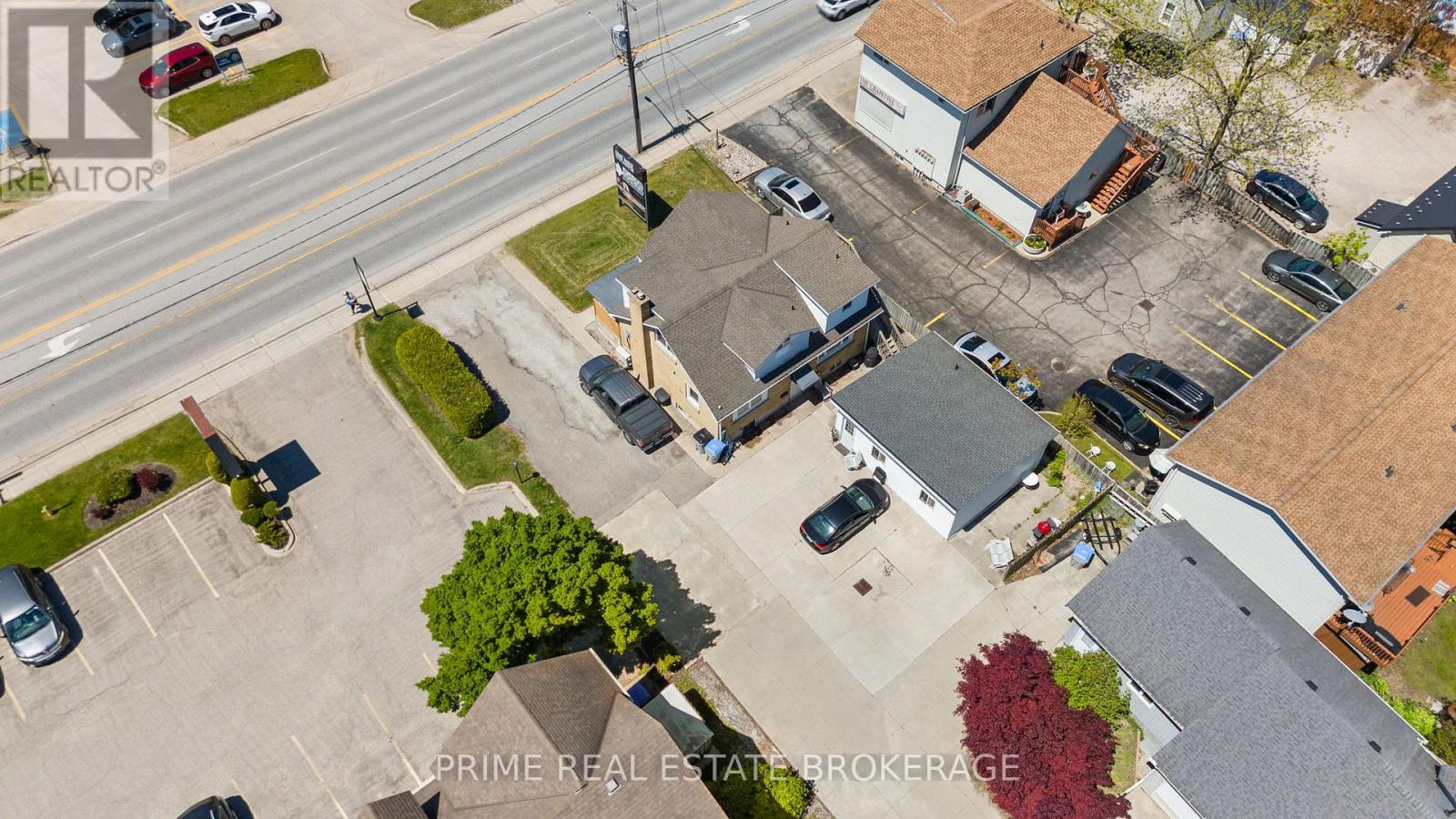34 Ontario Street S, Lambton Shores (Grand Bend), Ontario  N0M 1T0 - Photo 5 - X12185108