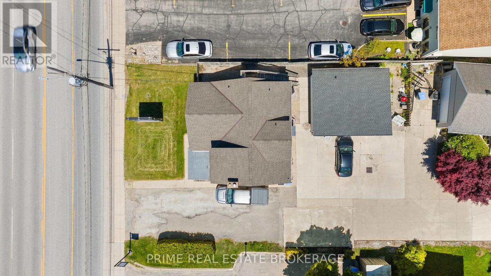 34 Ontario Street S, Lambton Shores (Grand Bend), Ontario  N0M 1T0 - Photo 6 - X12185108