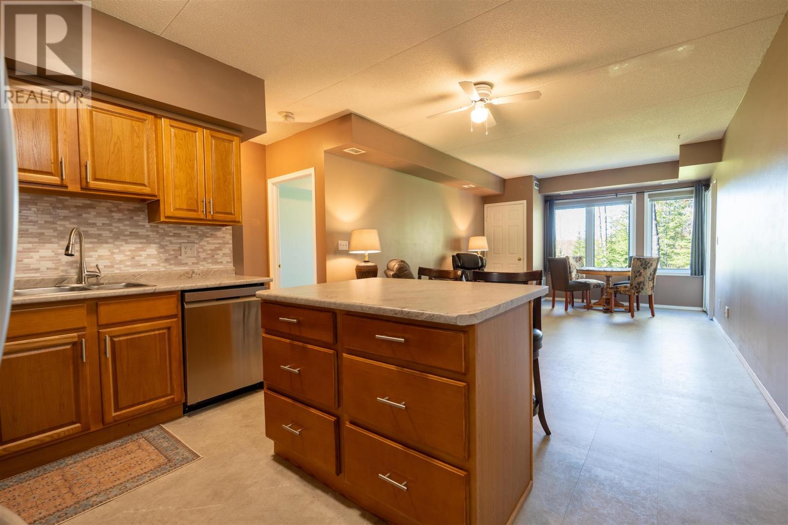Property at 204 315 Hilldale image 2