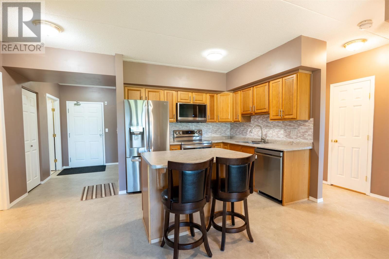 Property at 204 315 Hilldale image 3