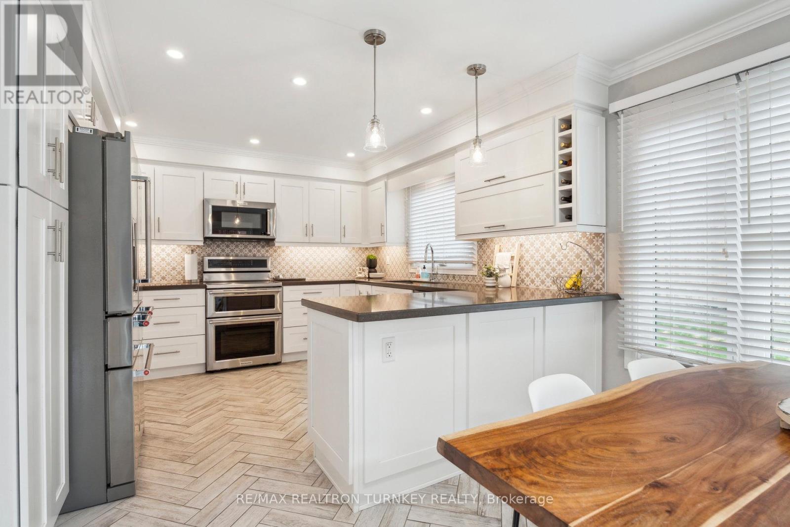 41 GOLDSMITH CRESCENT, Newmarket, Ontario