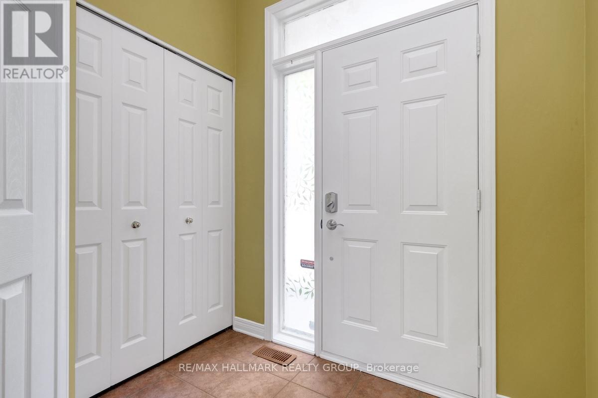 10 Sonata Place, Ottawa, Ontario  K1G 6H2 - Photo 12 - X12185080