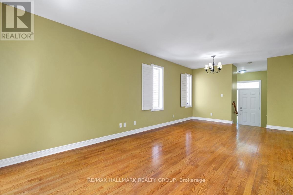10 Sonata Place, Ottawa, Ontario  K1G 6H2 - Photo 6 - X12185080