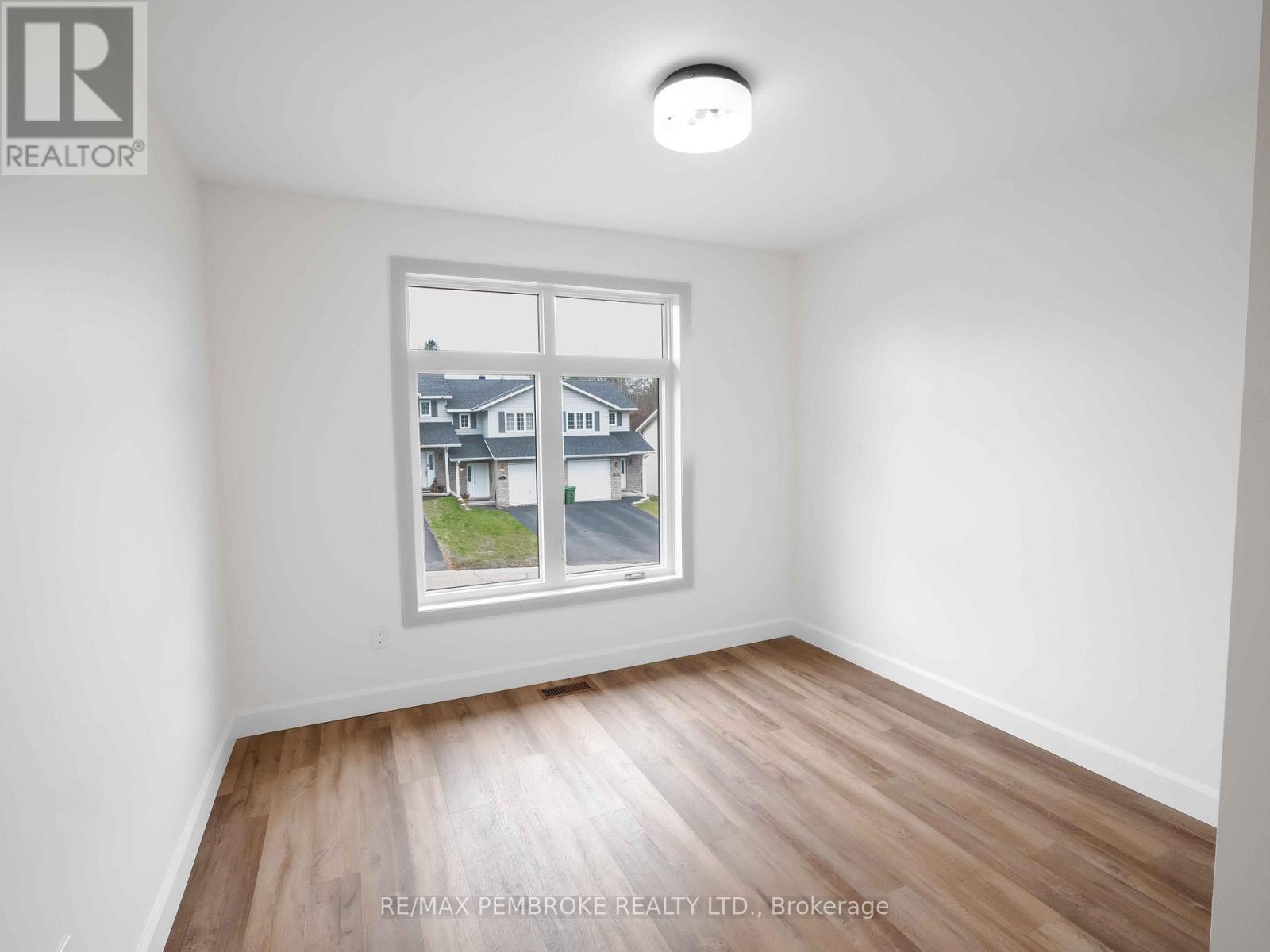 13 Northbrook Street, Petawawa, Ontario  K8H 3N4 - Photo 25 - X12185089