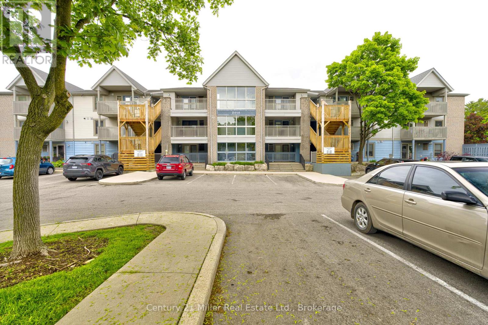 205 - 2010 Cleaver Avenue, Burlington (Headon), Ontario  L7M 4C1 - Photo 3 - W12185153