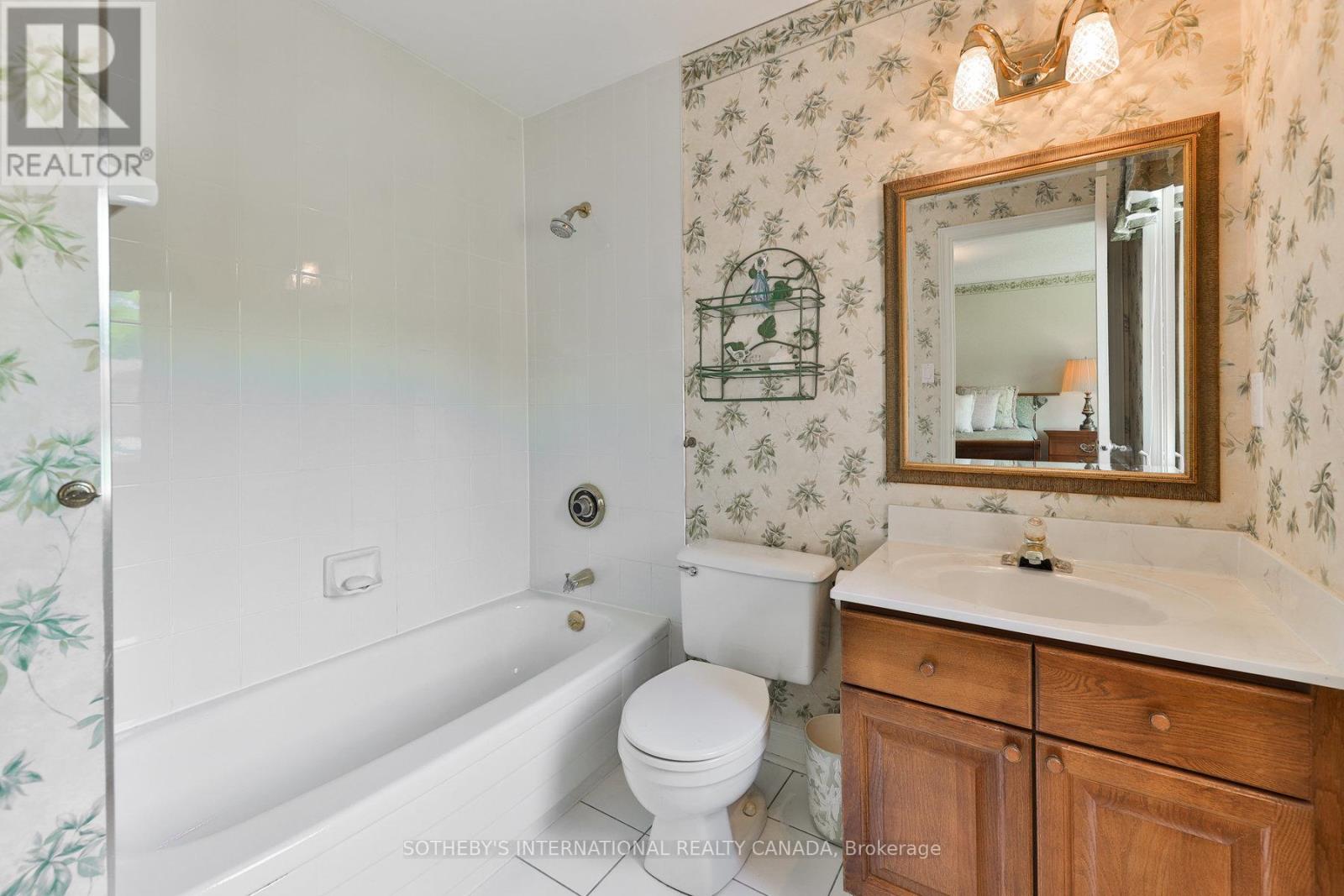1665 Roundleaf Court, Burlington, Ontario  L7P 4T5 - Photo 24 - W12185003