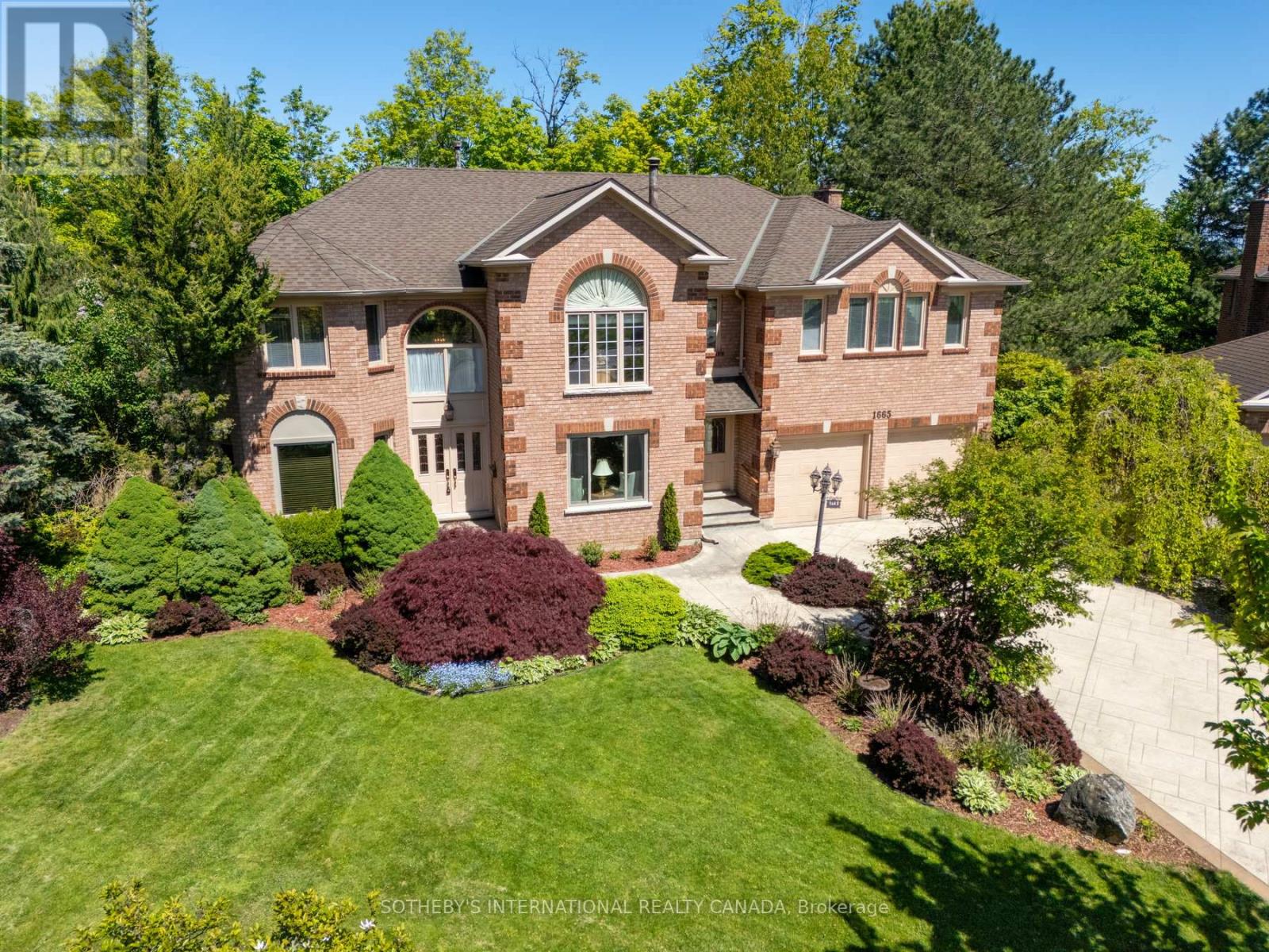 1665 Roundleaf Court, Burlington, Ontario  L7P 4T5 - Photo 37 - W12185003