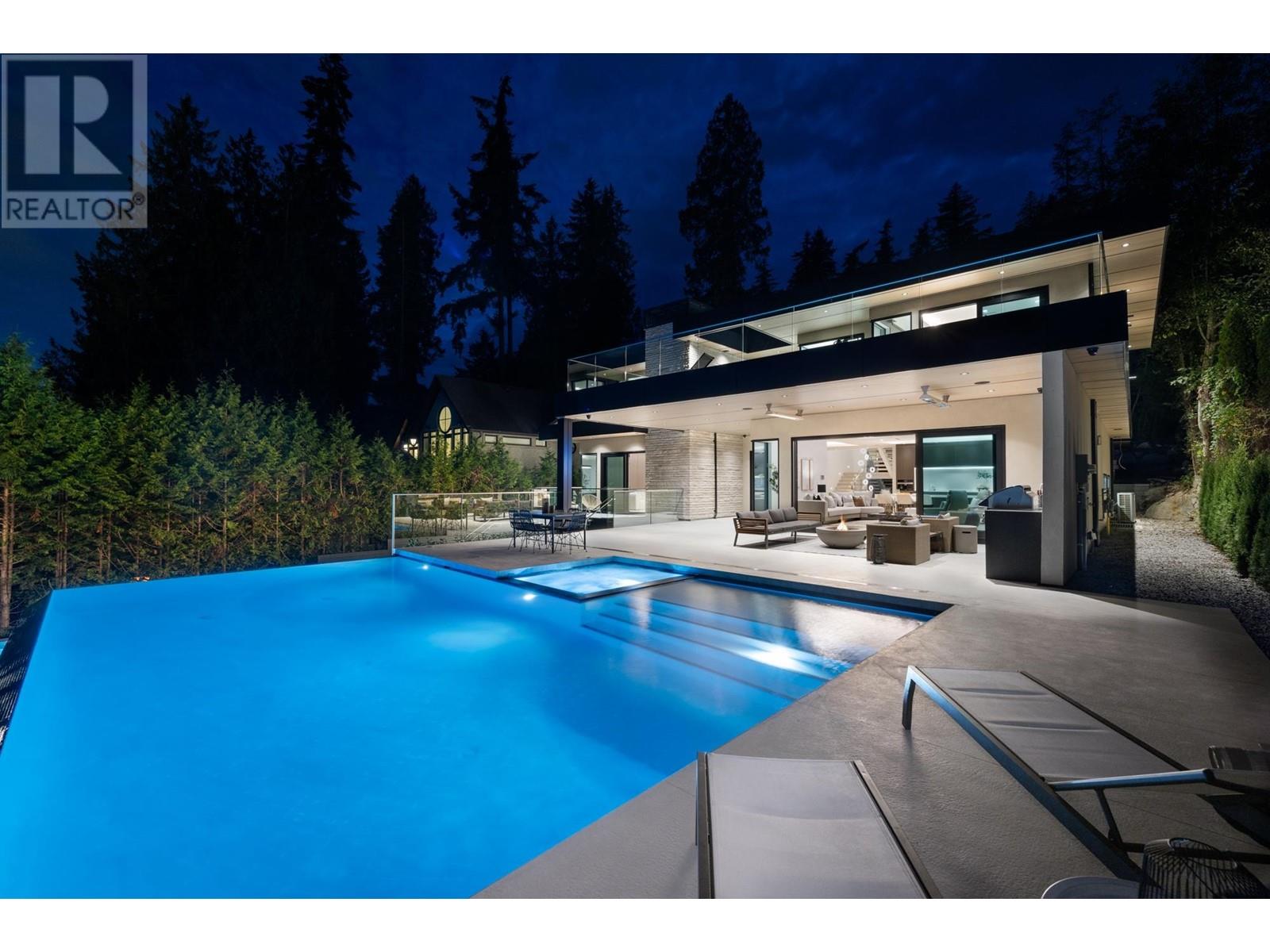449 Hillcrest Street, West Vancouver, British Columbia  V7V 2L8 - Photo 2 - R2987263