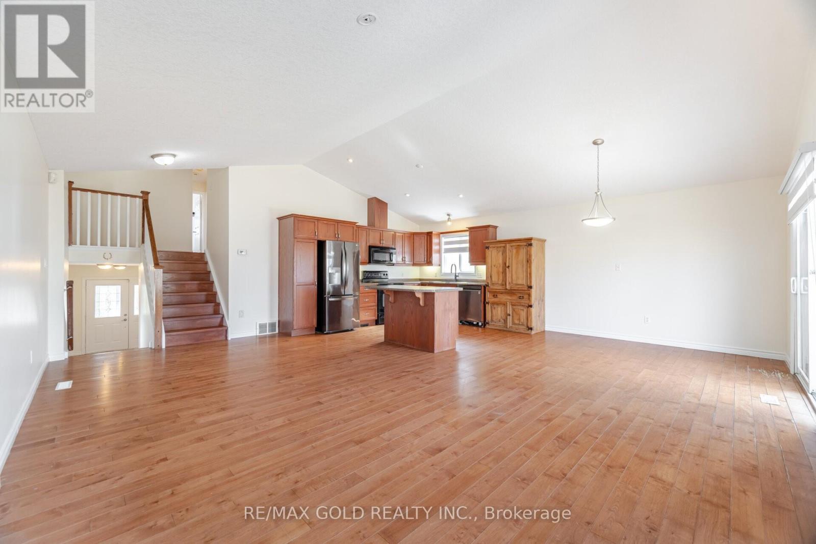 2 Kerr Crescent, Ingersoll, Ontario  N5C 4H2 - Photo 4 - X12184989