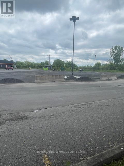 700 Brookdale Avenue S, Cornwall, Ontario  K6J 5M2 - Photo 2 - X12185064