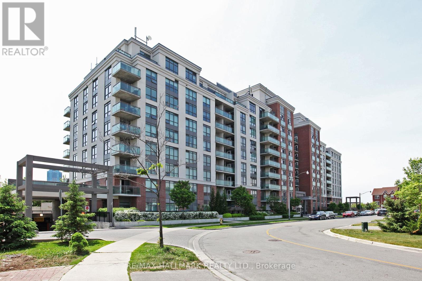 407 - 120 DALLIMORE CIRCLE, Toronto, Ontario