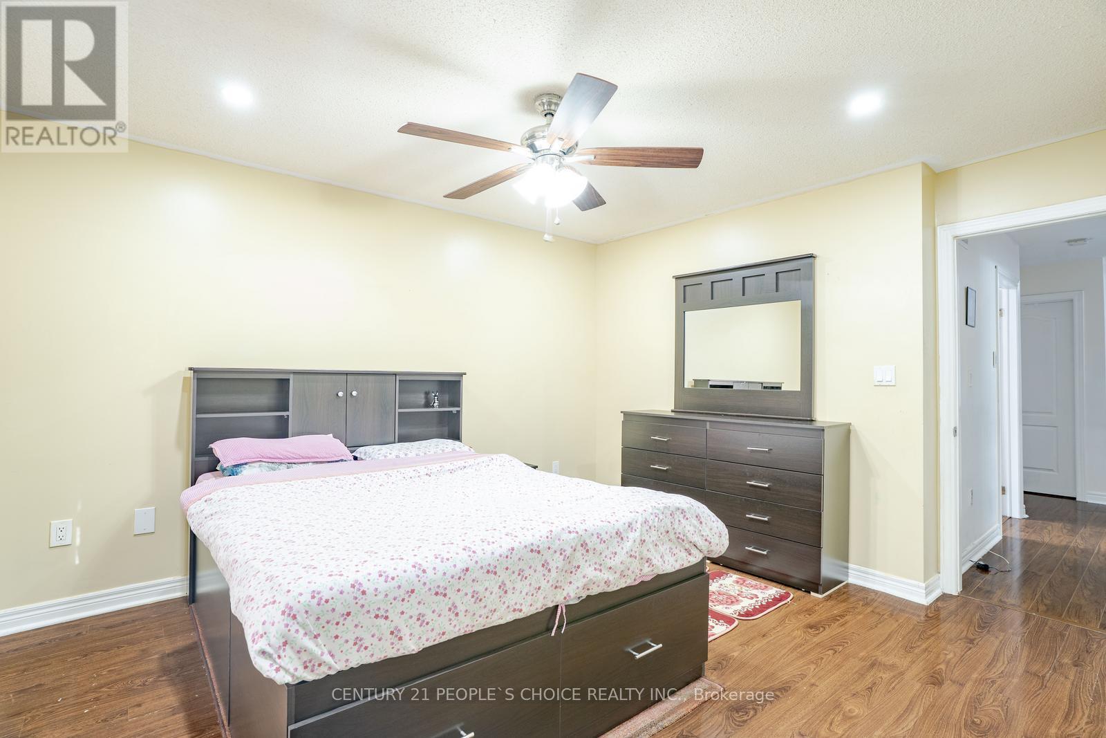 32 Pressed Brick Drive, Brampton (Brampton North), Ontario  L6V 4K3 - Photo 28 - W12162293