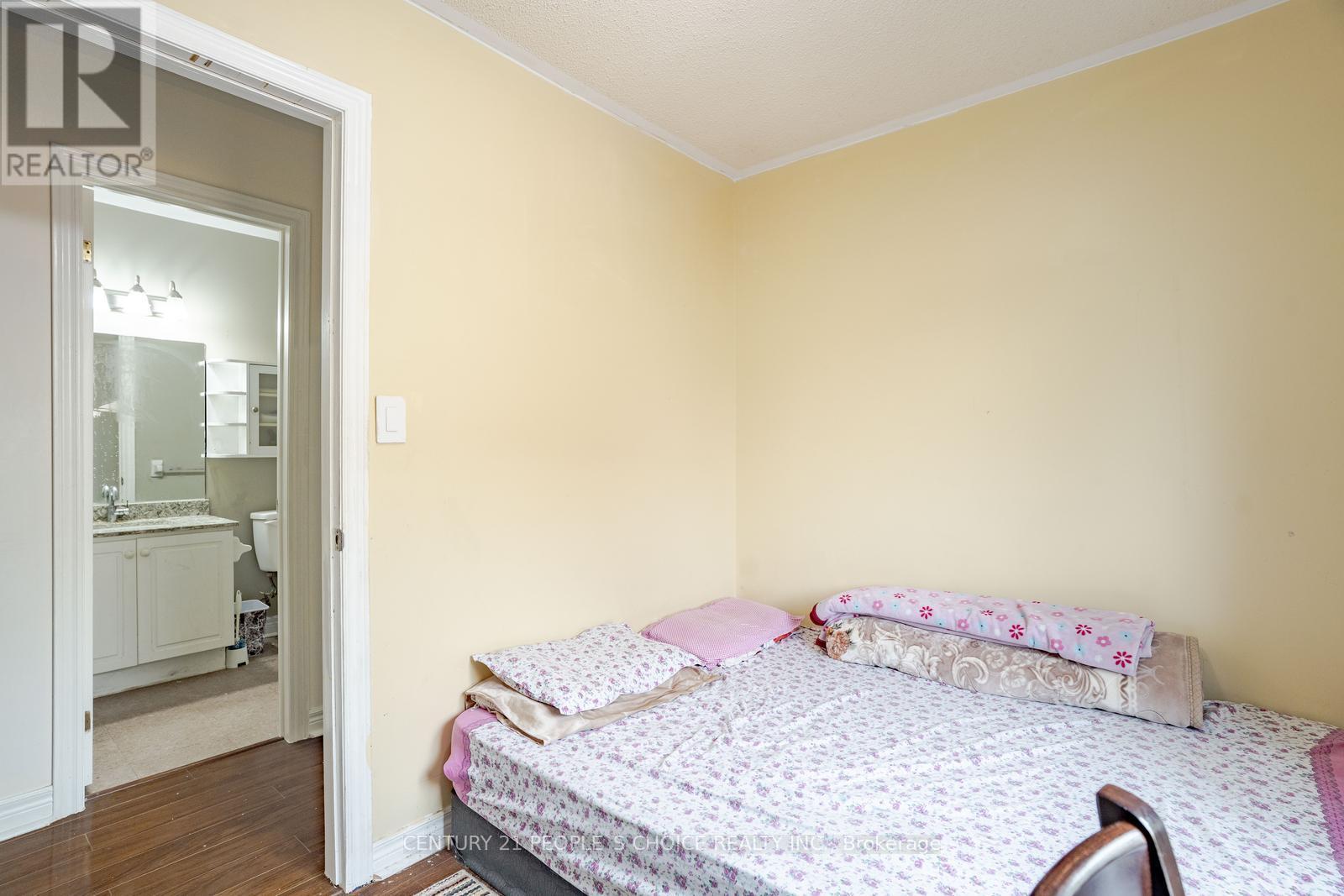 32 Pressed Brick Drive, Brampton (Brampton North), Ontario  L6V 4K3 - Photo 26 - W12162293