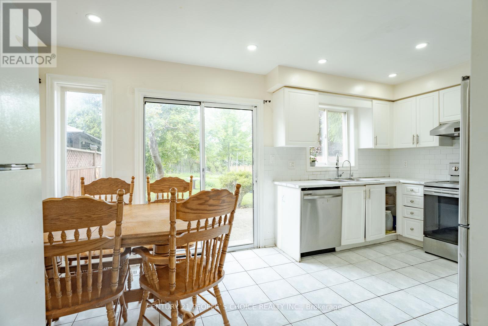 32 Pressed Brick Drive, Brampton (Brampton North), Ontario  L6V 4K3 - Photo 15 - W12162293