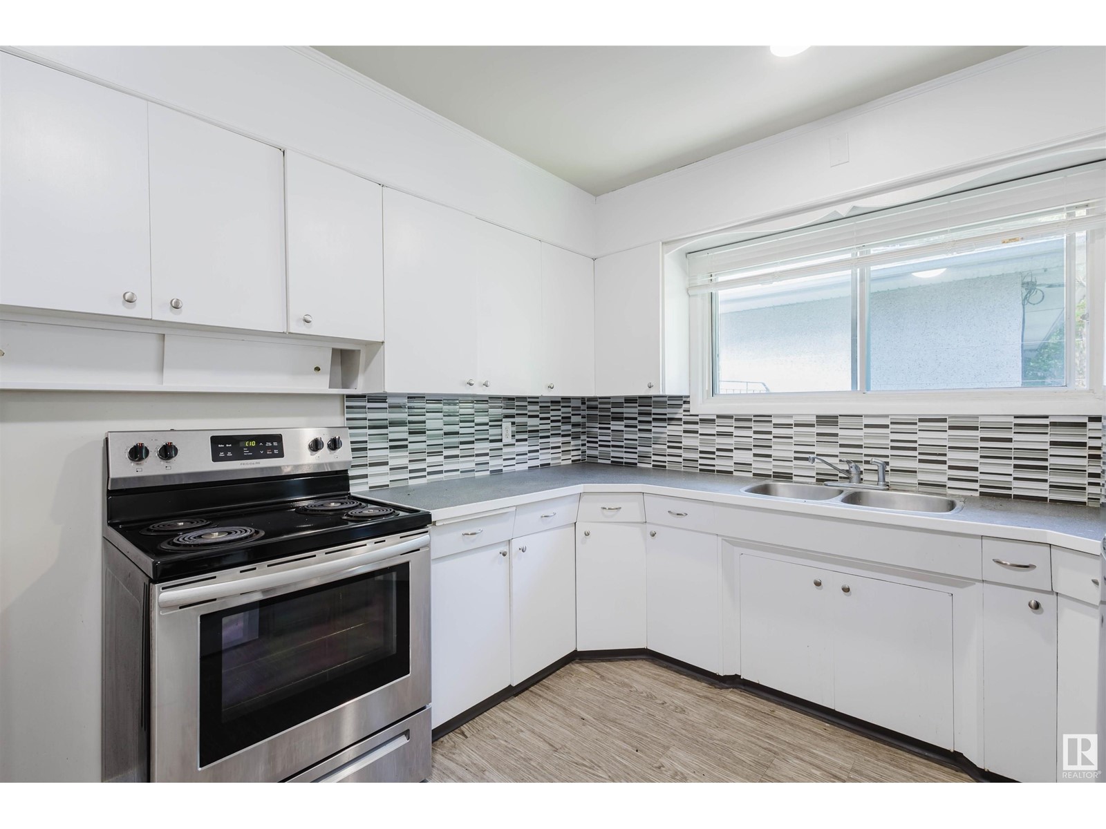 8504 98 St Nw, Edmonton, Alberta  T6E 3M3 - Photo 11 - E4439485