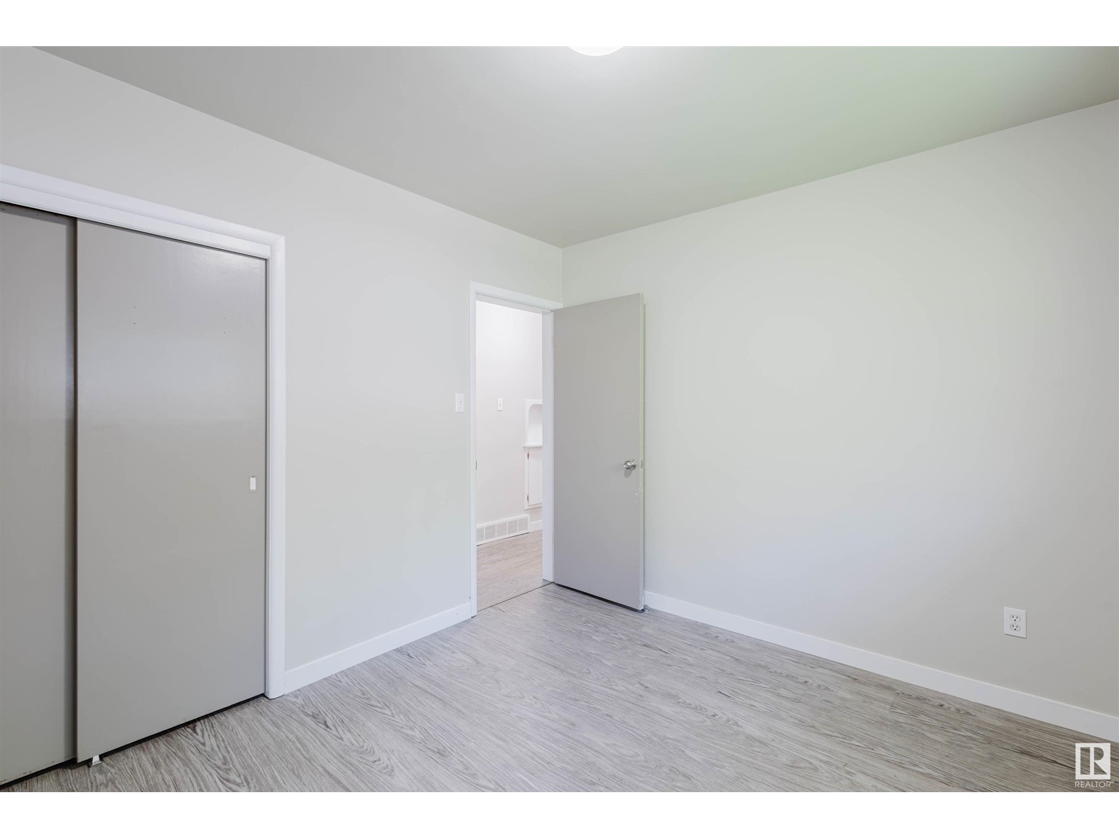 8504 98 St Nw, Edmonton, Alberta  T6E 3M3 - Photo 21 - E4439485