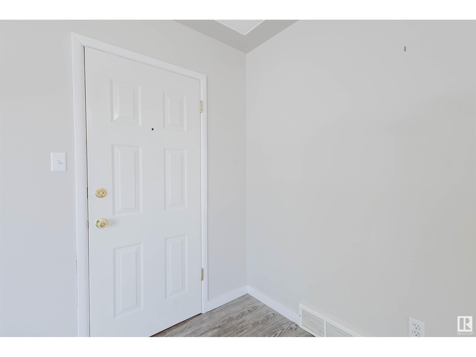 8504 98 St Nw, Edmonton, Alberta  T6E 3M3 - Photo 5 - E4439485
