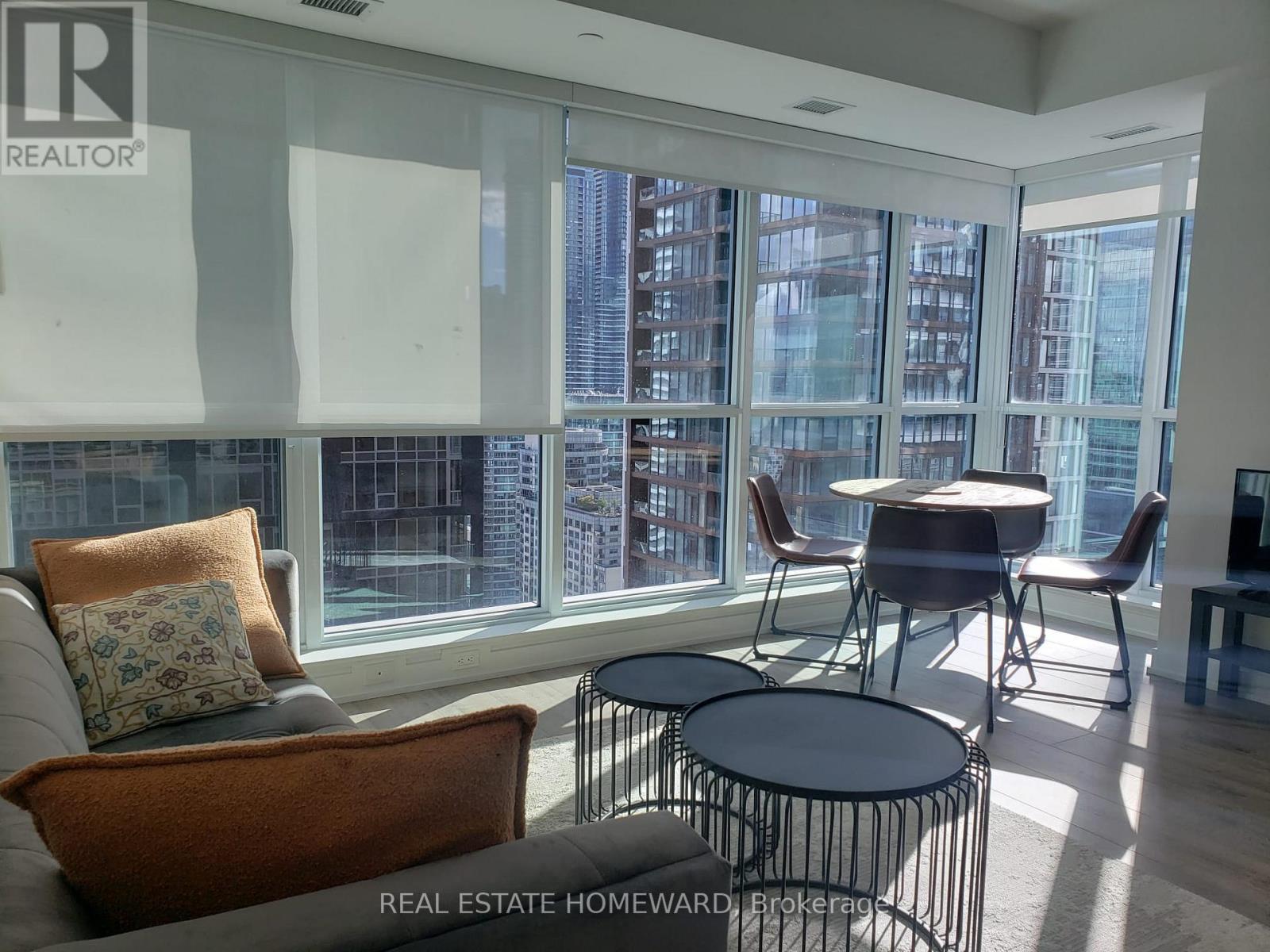 2903 - 327 King Street W, Toronto, Ontario  M5V 0W7 - Photo 2 - C12185126