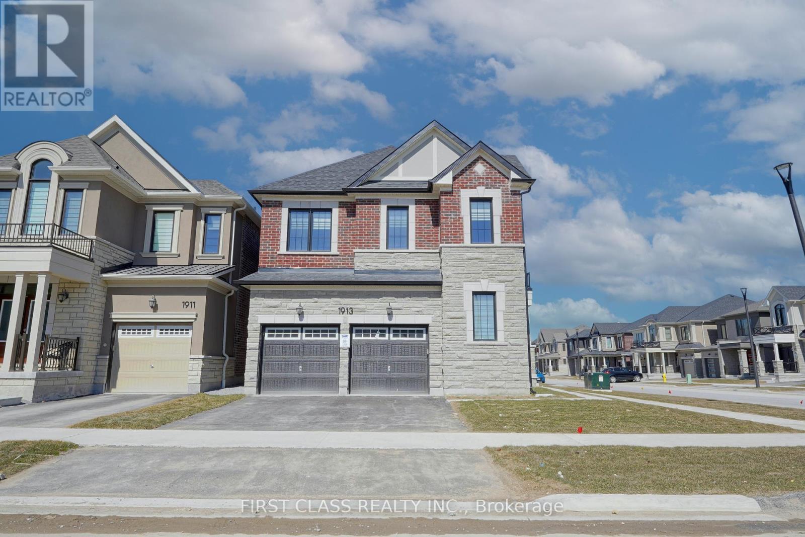 1913 Narcissus Gardens, Pickering, Ontario  L1Y 0B5 - Photo 2 - E12185116