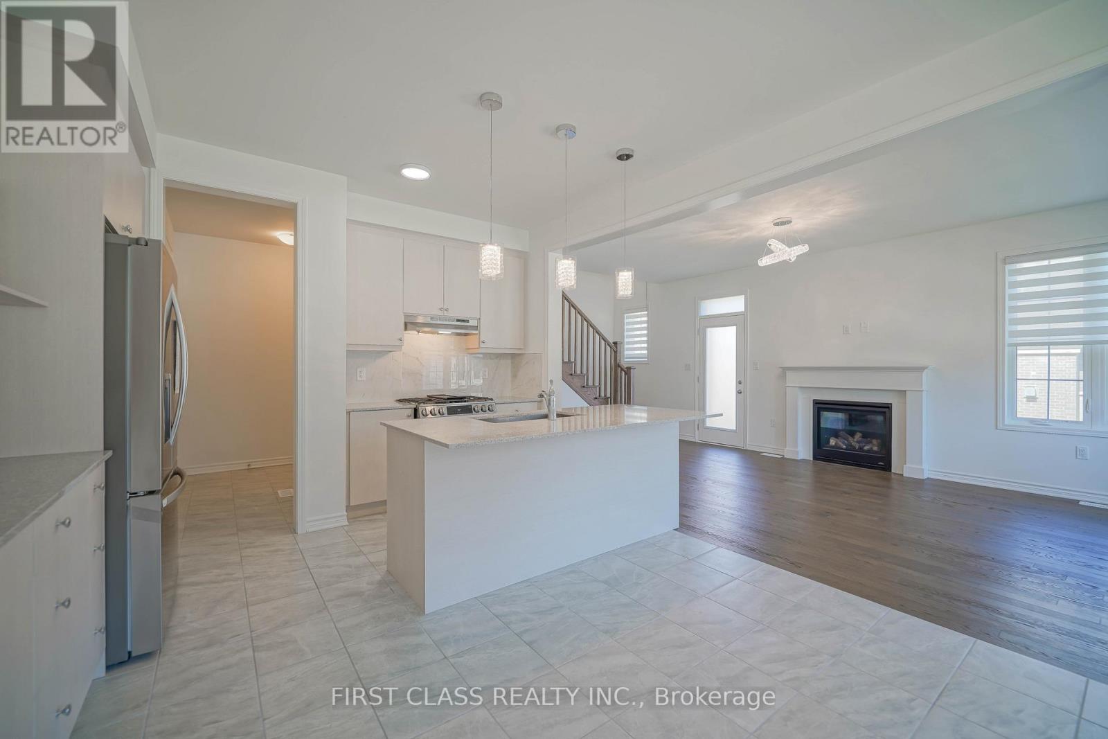 1913 Narcissus Gardens, Pickering, Ontario  L1Y 0B5 - Photo 5 - E12185116