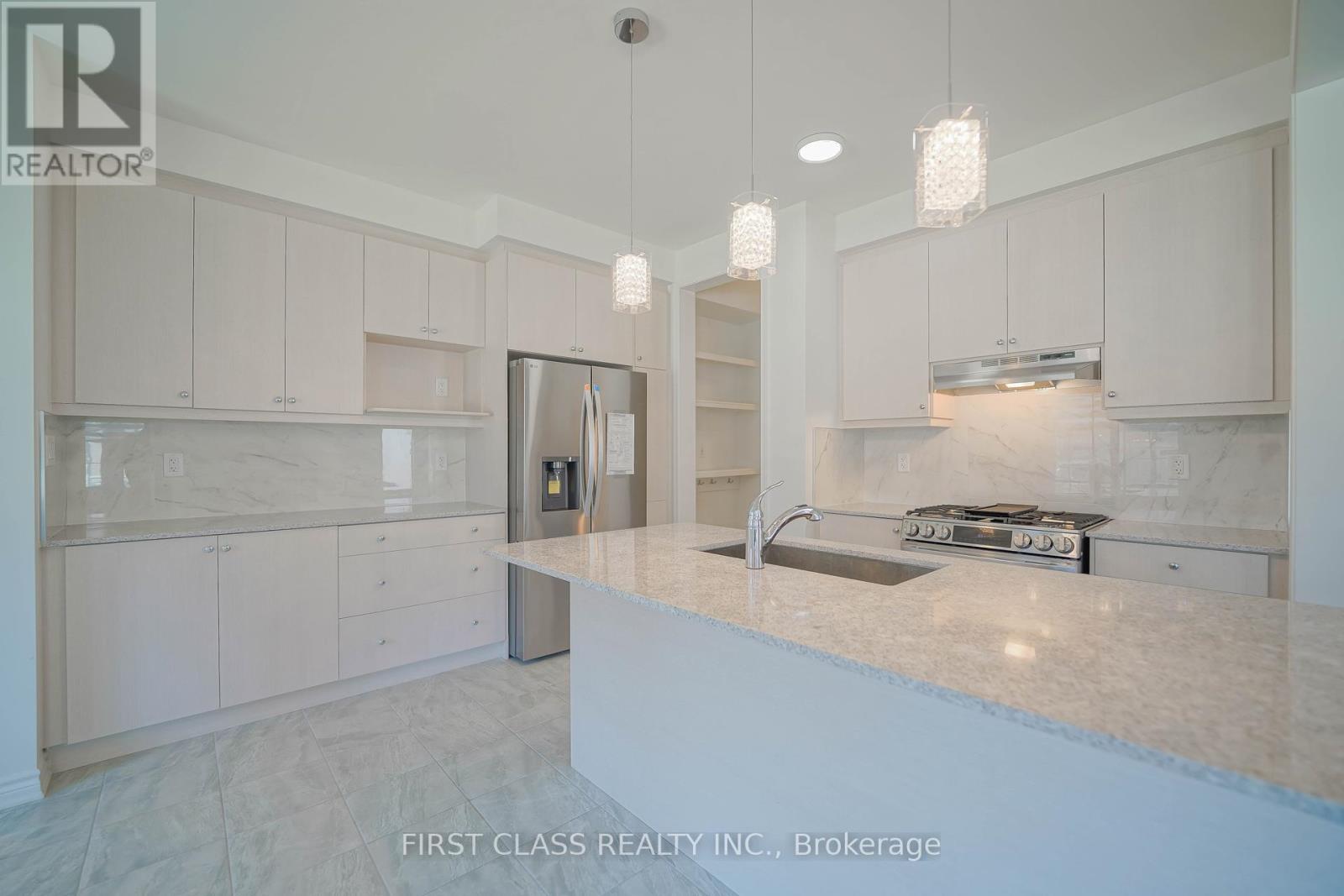 1913 Narcissus Gardens, Pickering, Ontario  L1Y 0B5 - Photo 7 - E12185116