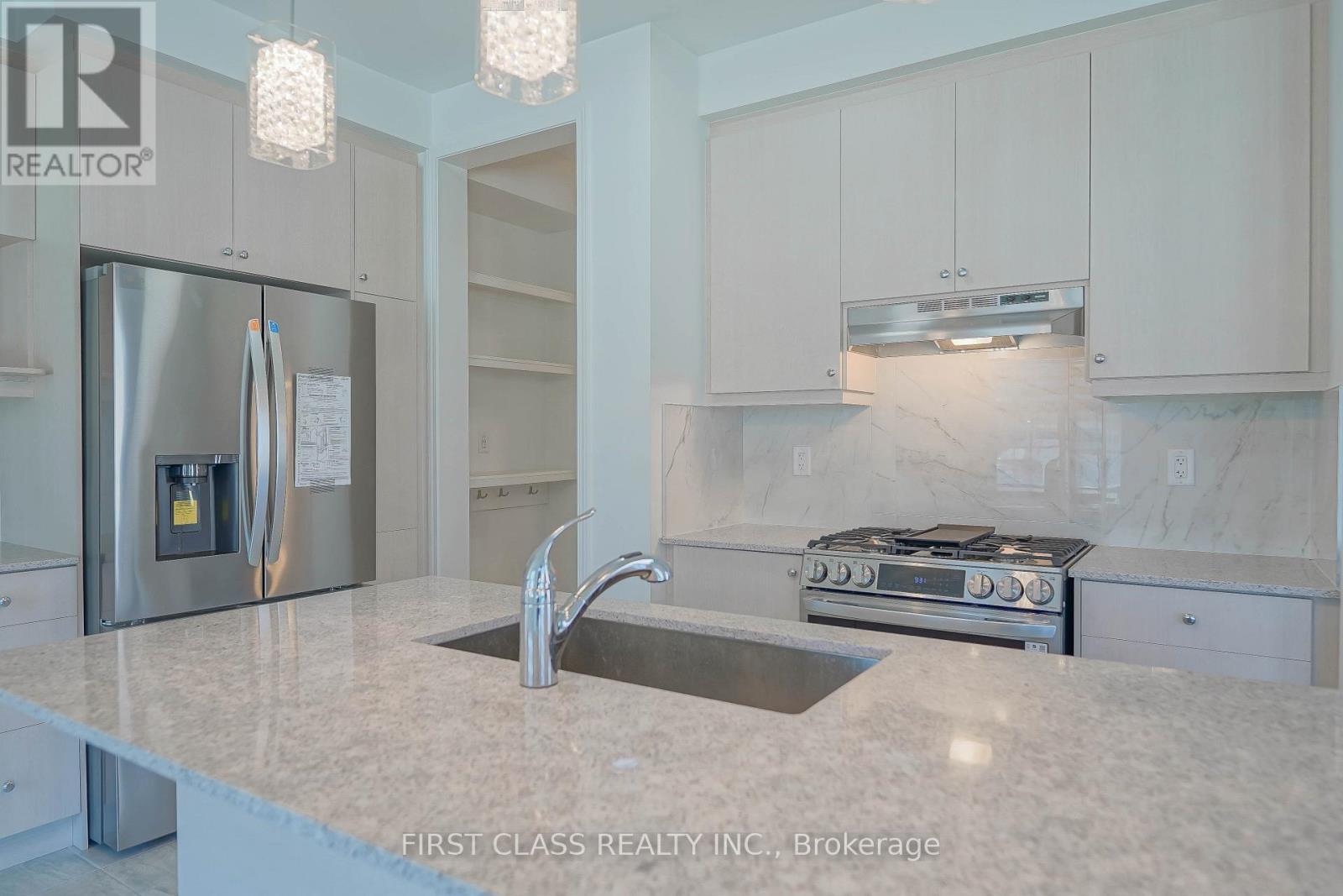 1913 Narcissus Gardens, Pickering, Ontario  L1Y 0B5 - Photo 8 - E12185116