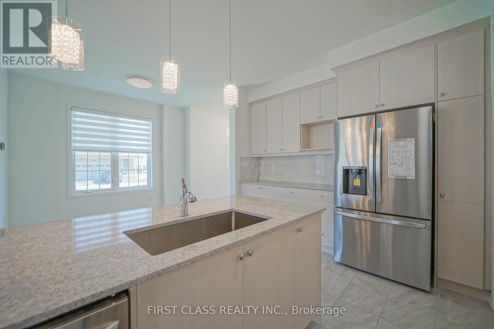 1913 Narcissus Gardens, Pickering, Ontario  L1Y 0B5 - Photo 9 - E12185116