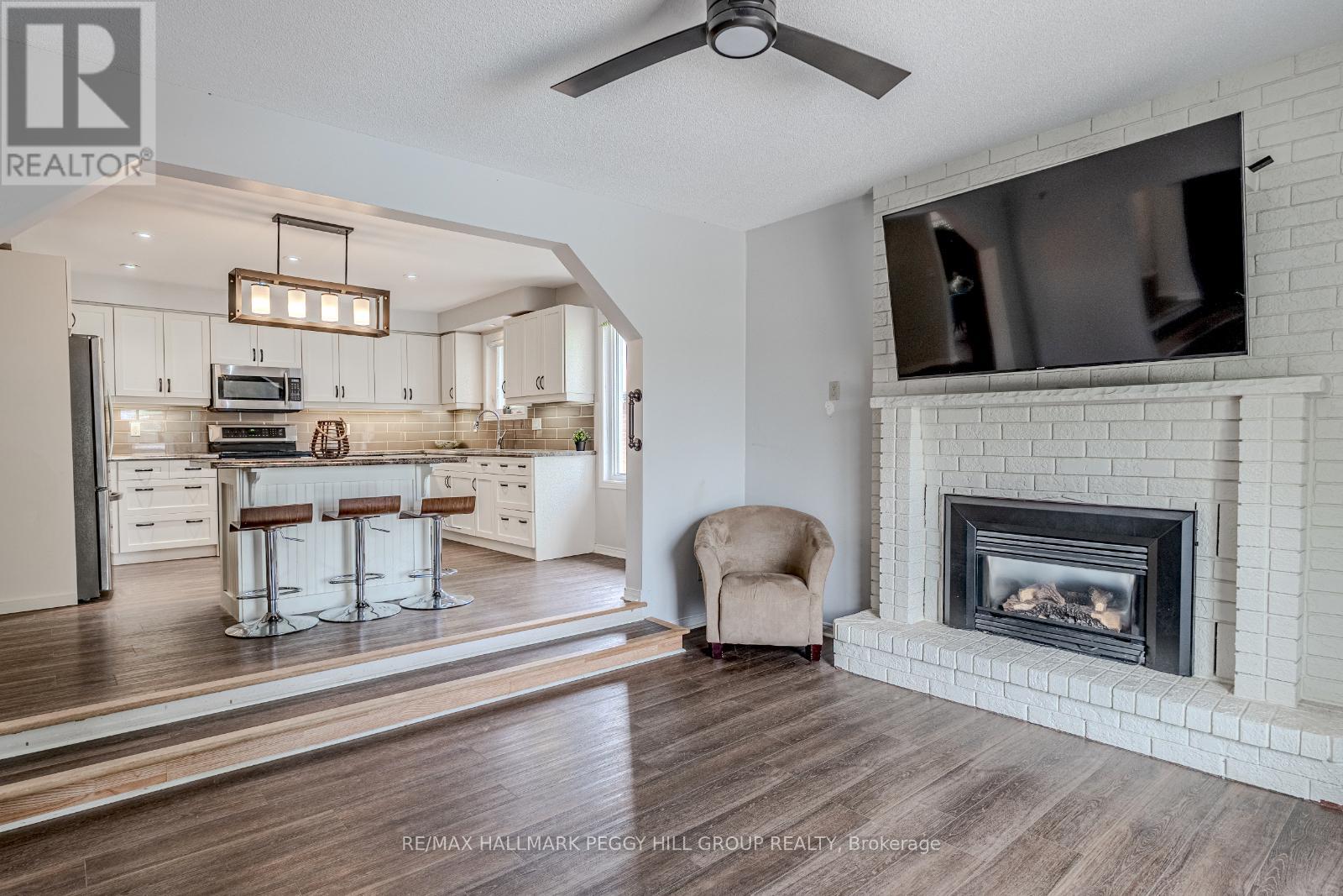 Property at 2076 CHANTLER STREET image 4