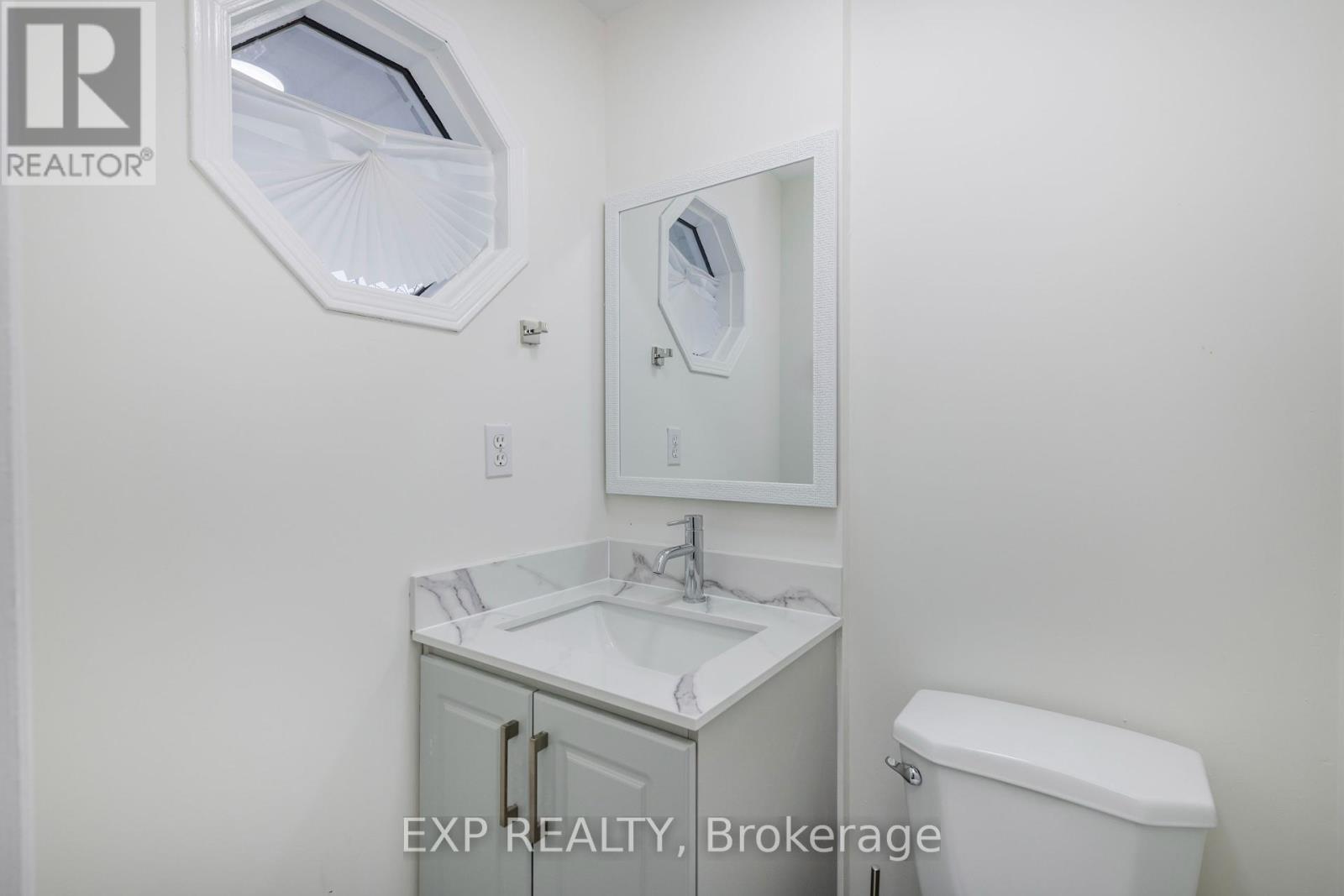 17 Orok Lane, Barrie, Ontario  L4M 6H4 - Photo 4 - S12086086