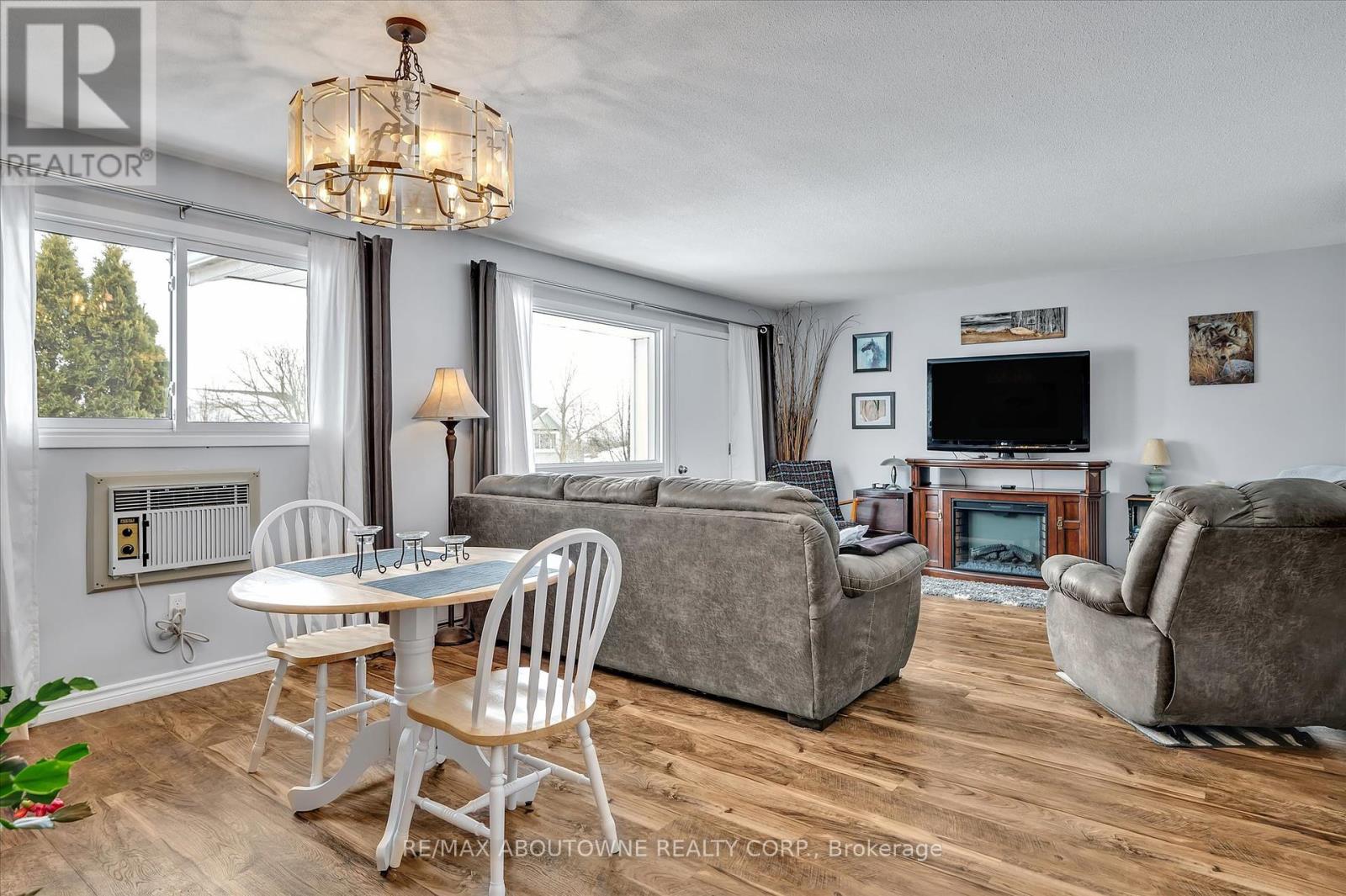 201 - 2394 Mountland Drive W, Peterborough West, Ontario  K9K 2C9 - Photo 13 - X12056140
