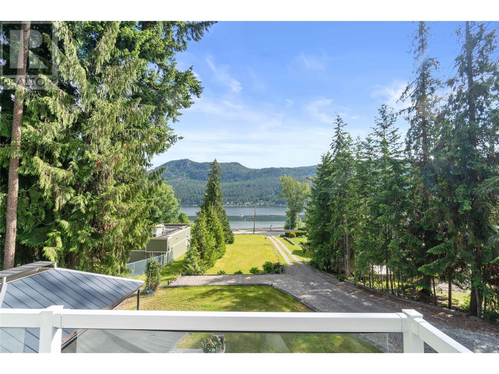 2524 Blind Bay Road, Blind Bay, BC V0E1H1