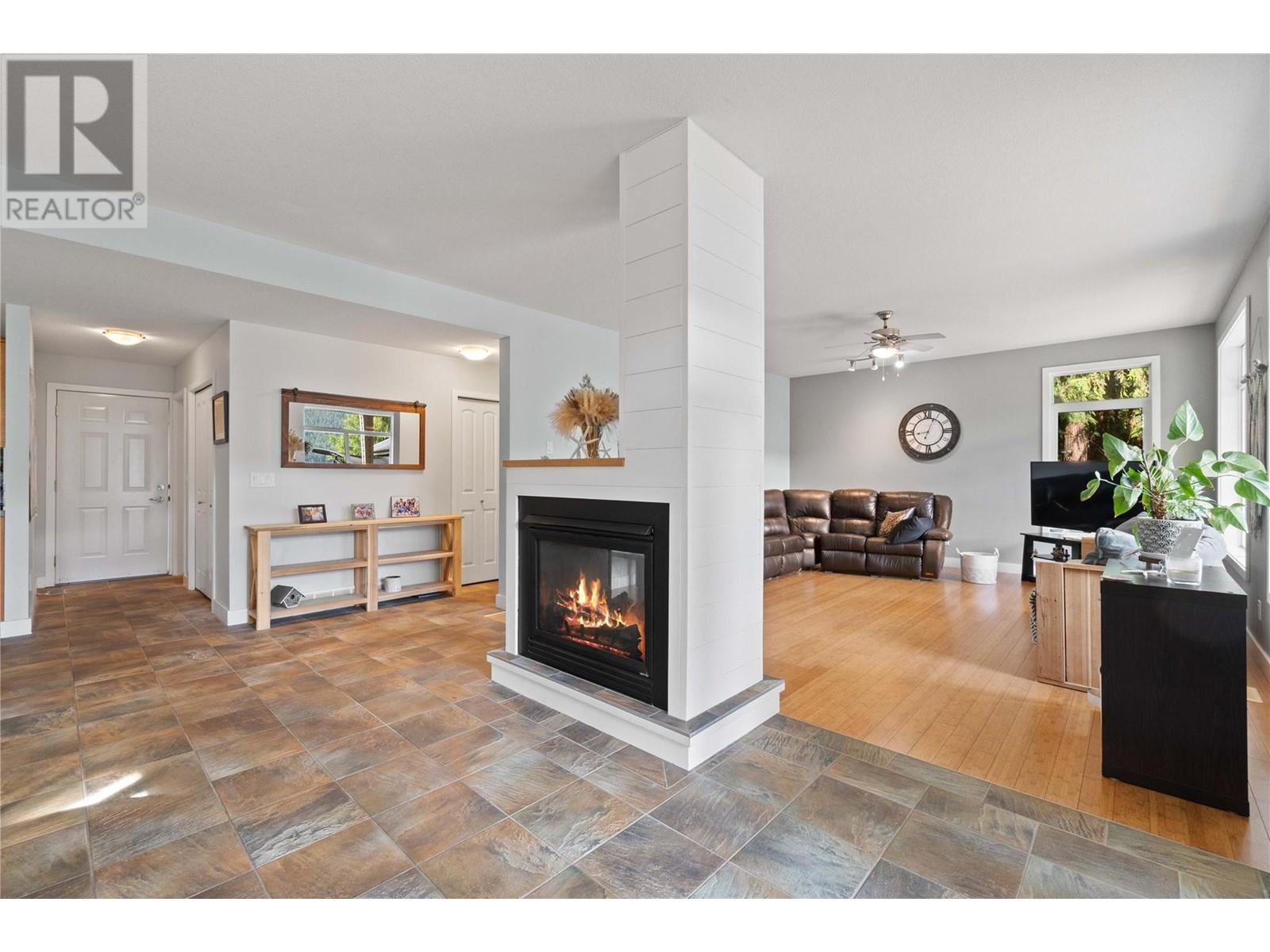 2524 Blind Bay Road, Blind Bay, BC V0E1H1