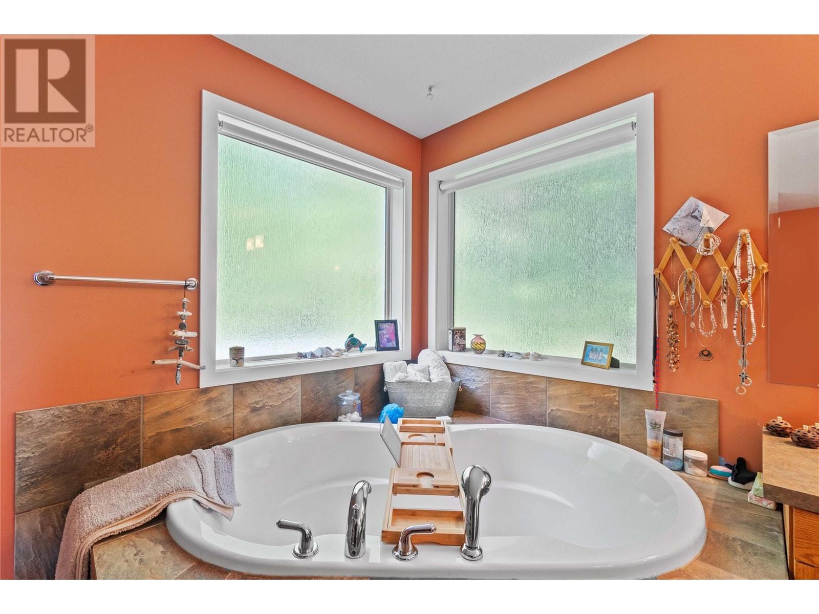 2524 Blind Bay Road, Blind Bay, BC V0E1H1