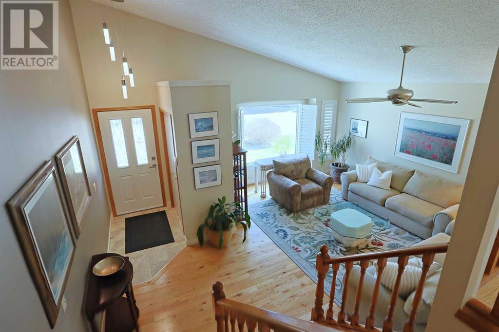75 Scenic Glen Crescent Nw, Calgary, Alberta  T3L 1K3 - Photo 8 - A2213391