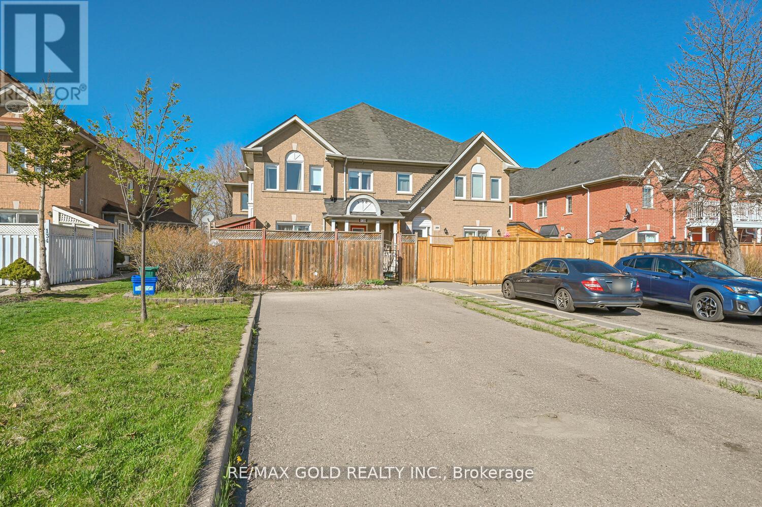 138 Pressed Brick Drive, Brampton, Ontario  L6V 4K3 - Photo 2 - W12185066
