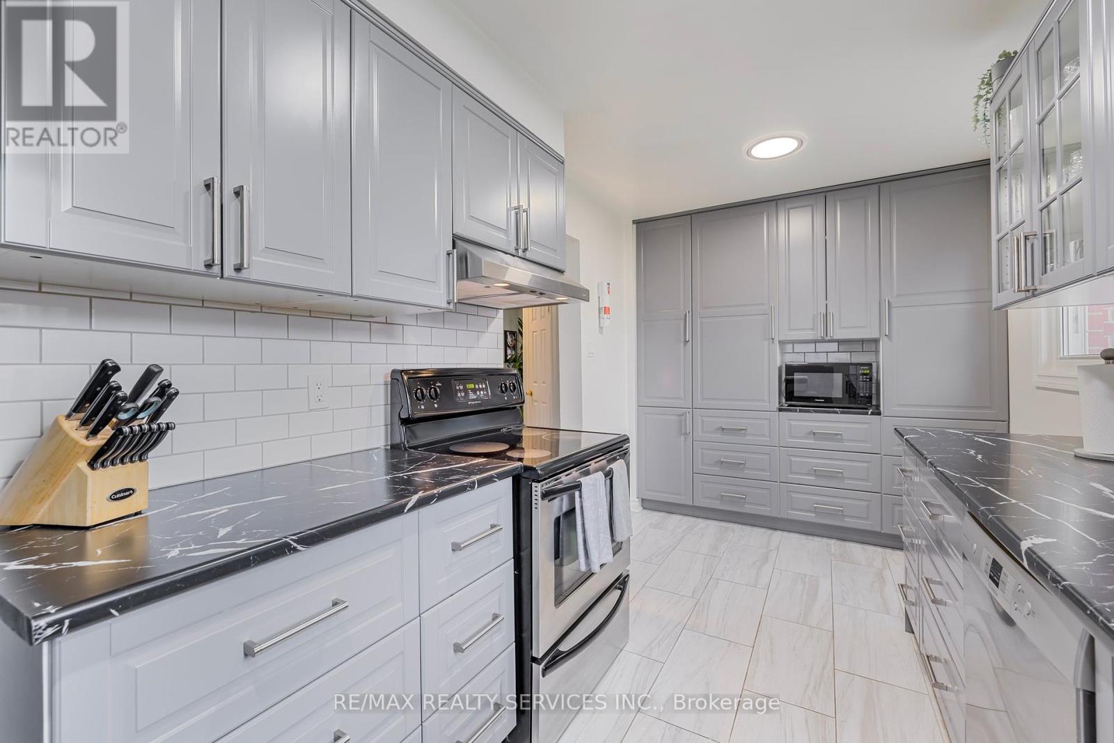 40 Crenshaw Court, Brampton, Ontario  L6Z 1W9 - Photo 13 - W12185068