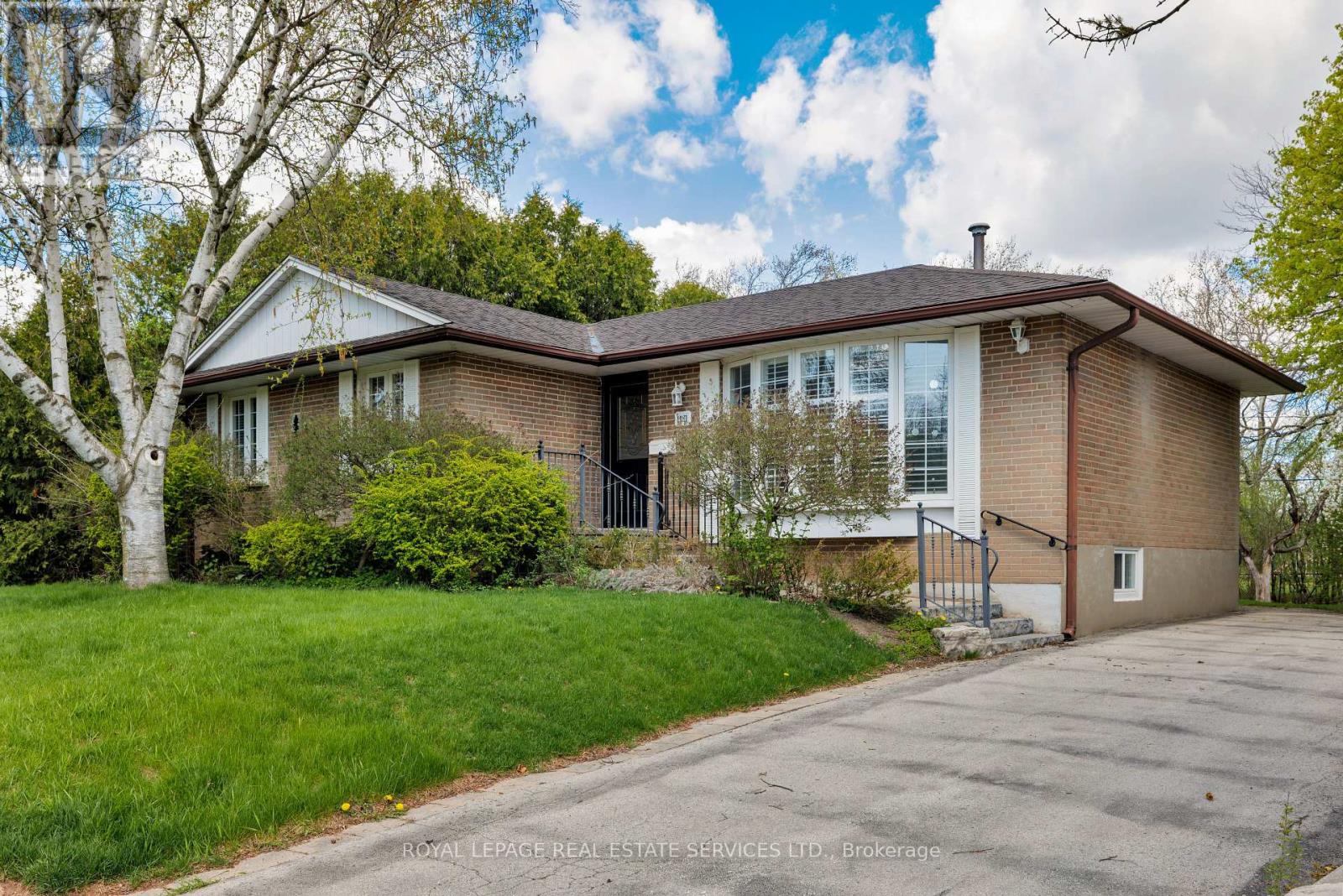 1181 Newton Road, Oakville, Ontario  L6H 2A1 - Photo 1 - W12185115