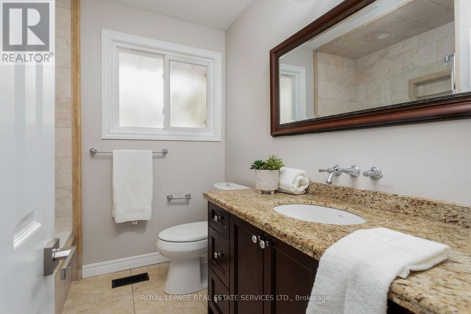 1181 Newton Road, Oakville, Ontario  L6H 2A1 - Photo 13 - W12185115
