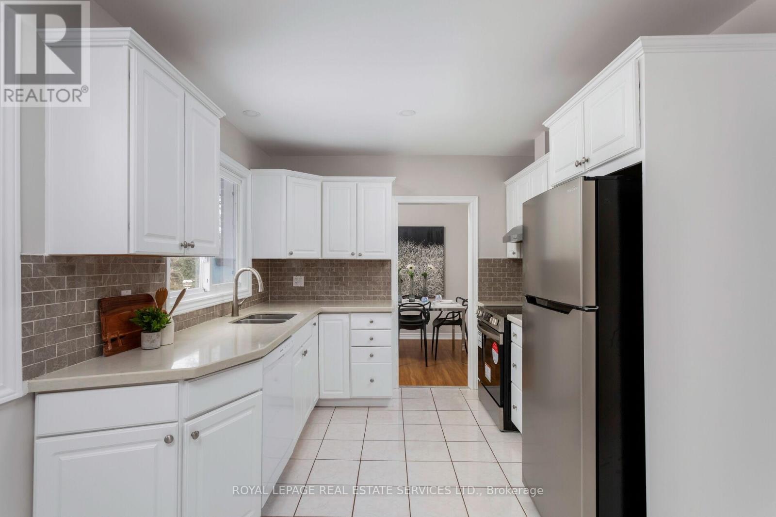 1181 Newton Road, Oakville, Ontario  L6H 2A1 - Photo 4 - W12185115