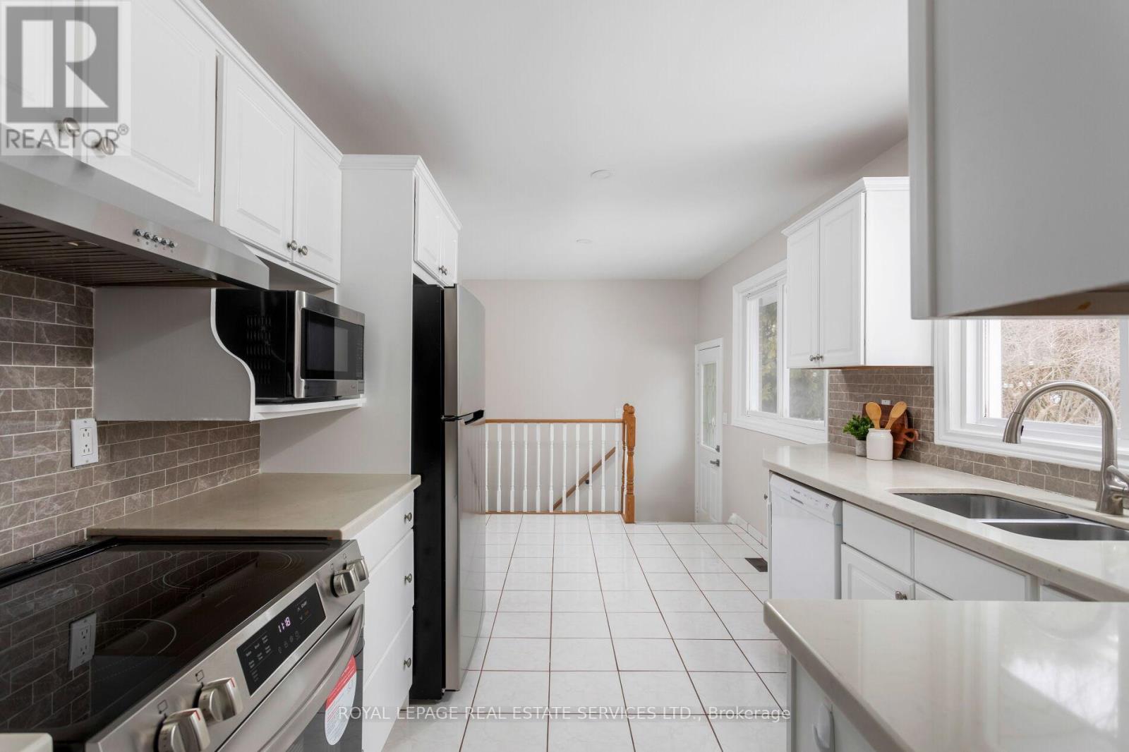 1181 Newton Road, Oakville, Ontario  L6H 2A1 - Photo 5 - W12185115